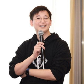 Aaron Zhang