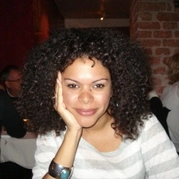 Akemi de Castro
