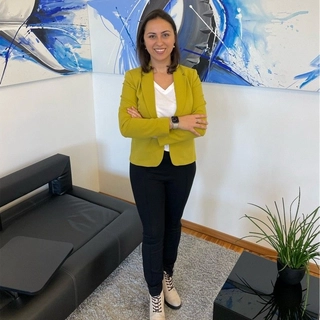 Ana Laura F.