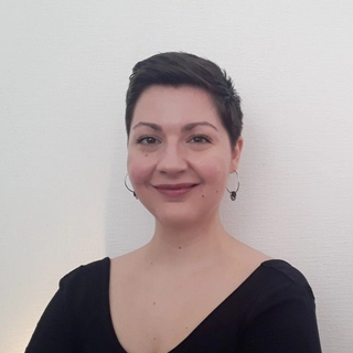 Aniko Komondy - Toth