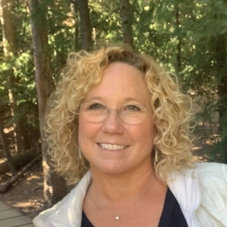 Anne Marie Chateauneuf