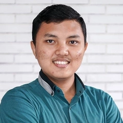 Ari S.
