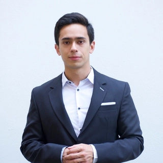 César F.