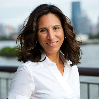 Courtney E. Sacchetti