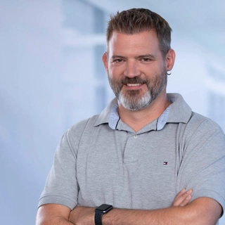 Daniel Bernhardt