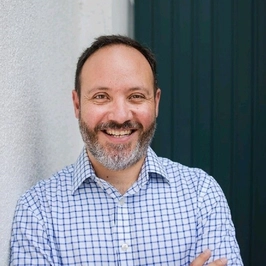 Daniel R Barrera