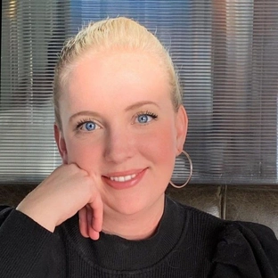 Deanna Emoff - Victoor