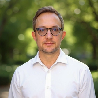 Dr Nicholas Thompson