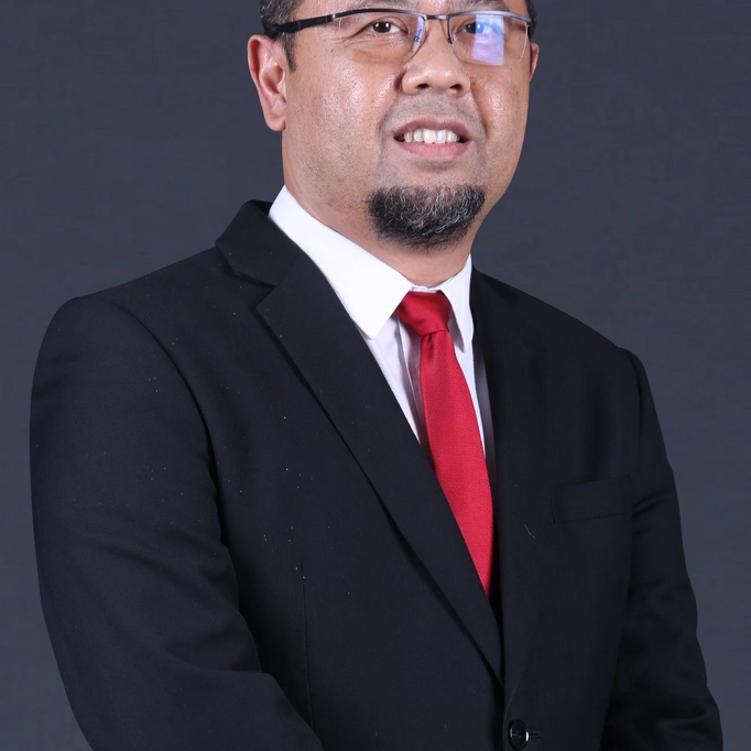 Encik Nik Kamal Izzuddin Bin Nik Ibrahim