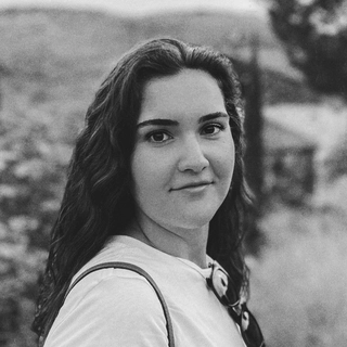 Helena Reyes Linares