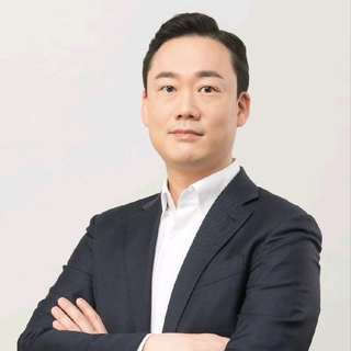 Jongwoo Kim