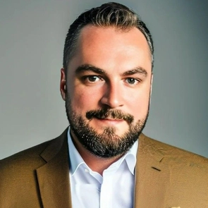 Kamil J. Karolak