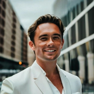 Lachlan Tan