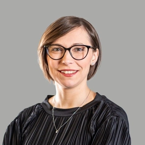 Laura L Krajnc