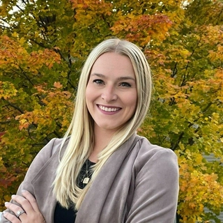 Lauren Blake (Spiewak)