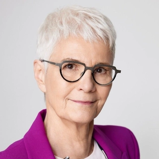 Linda Bardo Nicholls