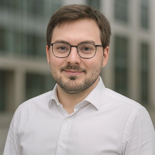 Lucas Josef Hollweck