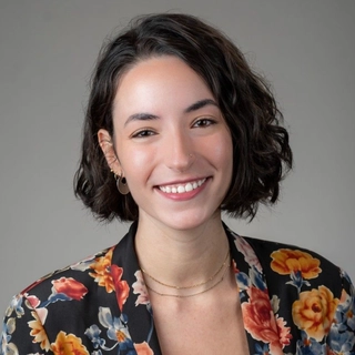 Mary Louise González