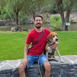 Mauricio A.