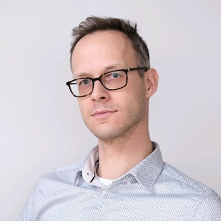 Niels J.f. van Den Broek