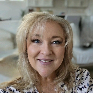 Robyn Caisse Herrera