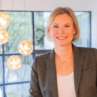 Stephanie L. Deighan