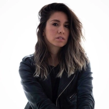 Valeria Flores